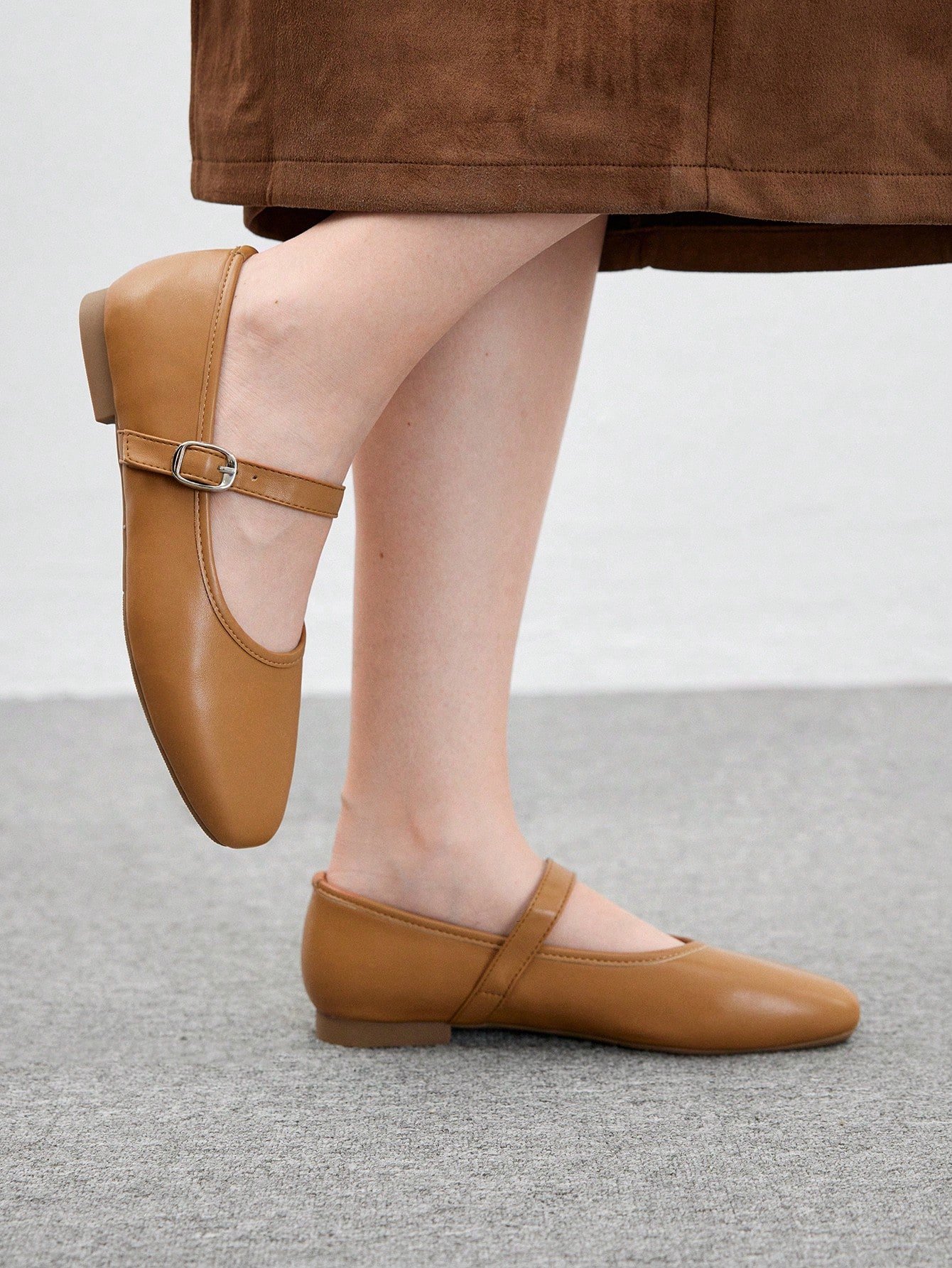 vintage tan mary jane flats – classic round toe leather shoes with buckle strap vintage tan mary jane flats – classic round toe leather shoes with buckle strap