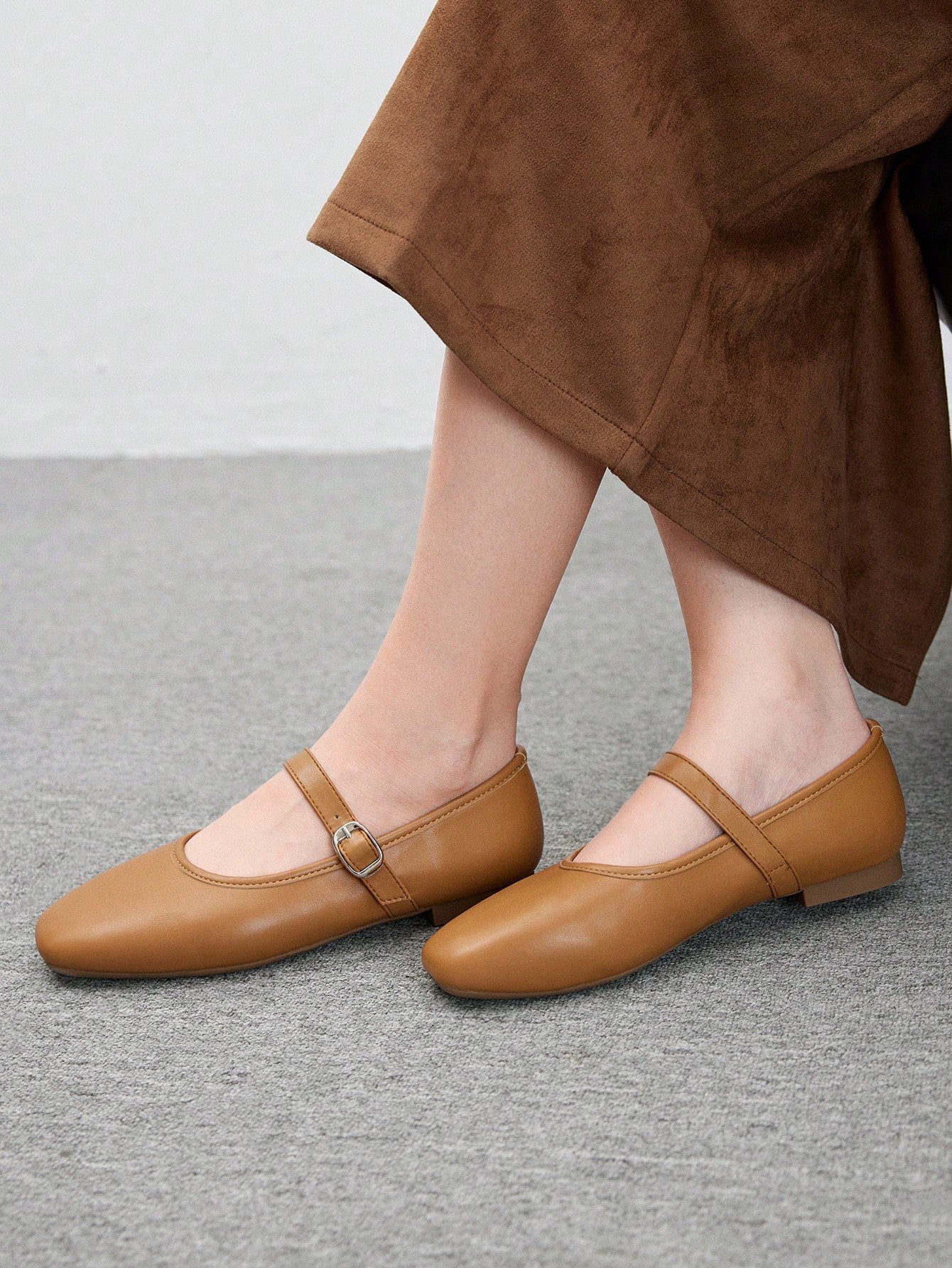 vintage tan mary jane flats – classic round toe leather shoes with buckle strap vintage tan mary jane flats – classic round toe leather shoes with buckle strap