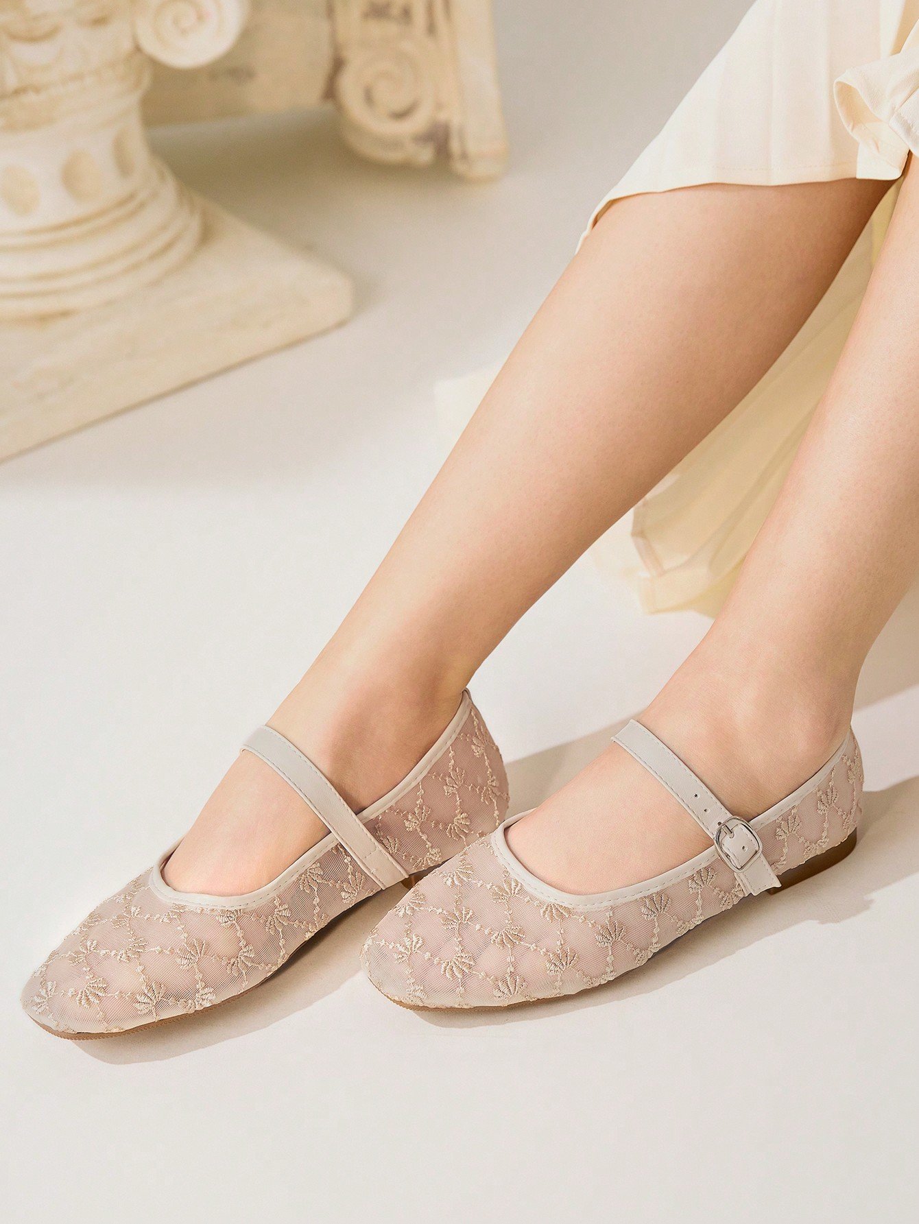 vintage floral embroidered mary jane shoes – light pink/beige vintage floral embroidered mary jane shoes – light pink/beige