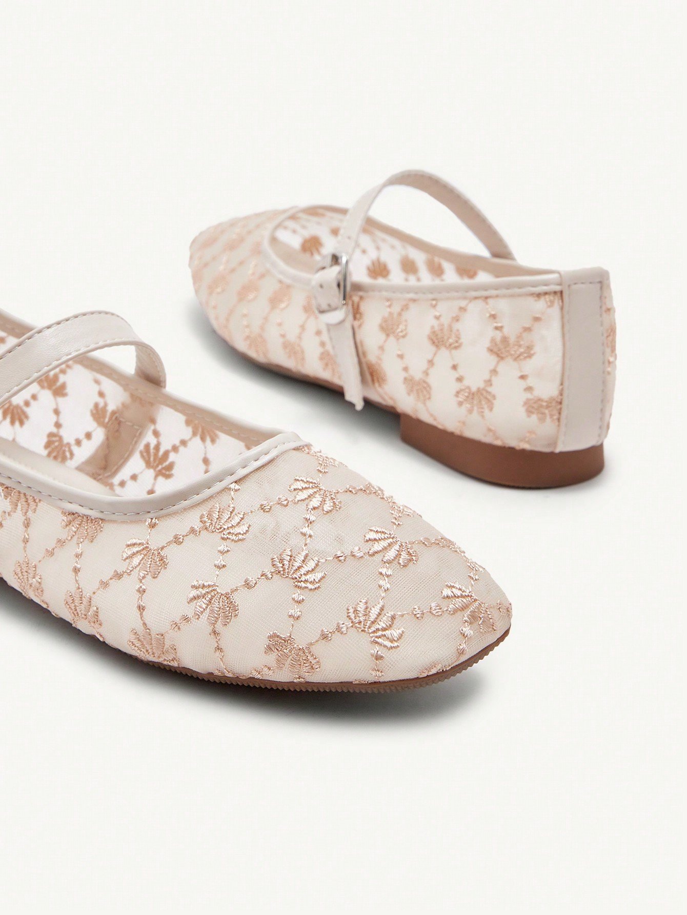 vintage floral embroidered mary jane shoes – light pink/beige vintage floral embroidered mary jane shoes – light pink/beige